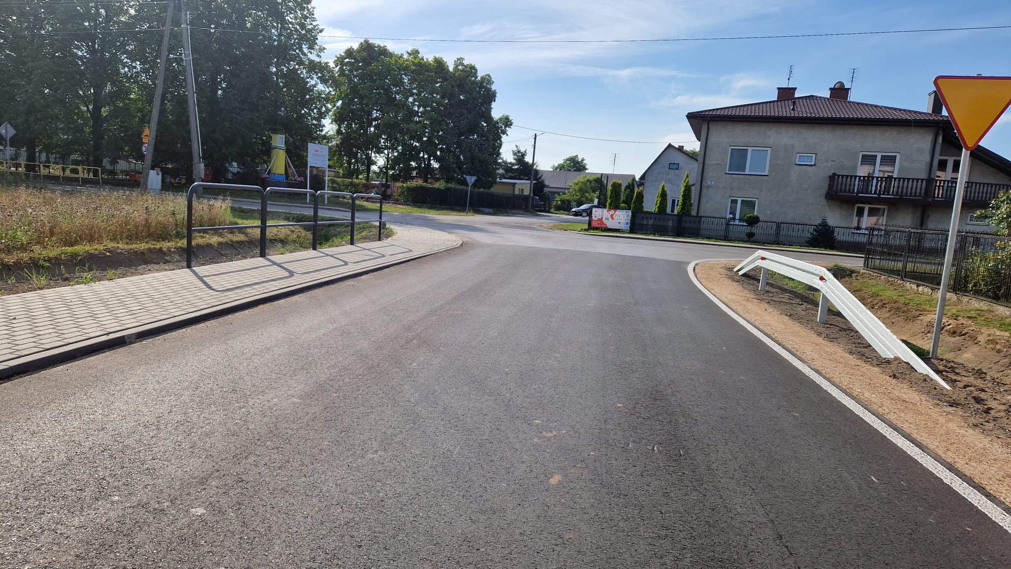 🛣️ W ramach Rządowego Funduszu Rozwoju Dróg Powiat Białobrzeski otrzymał dofinansowanie na realizację zadania pn. „Przebudowa drogi powiatowej nr 1126W Białobrzegi - Bobrek na odcinku Brzeska Wola - Bobrek”.