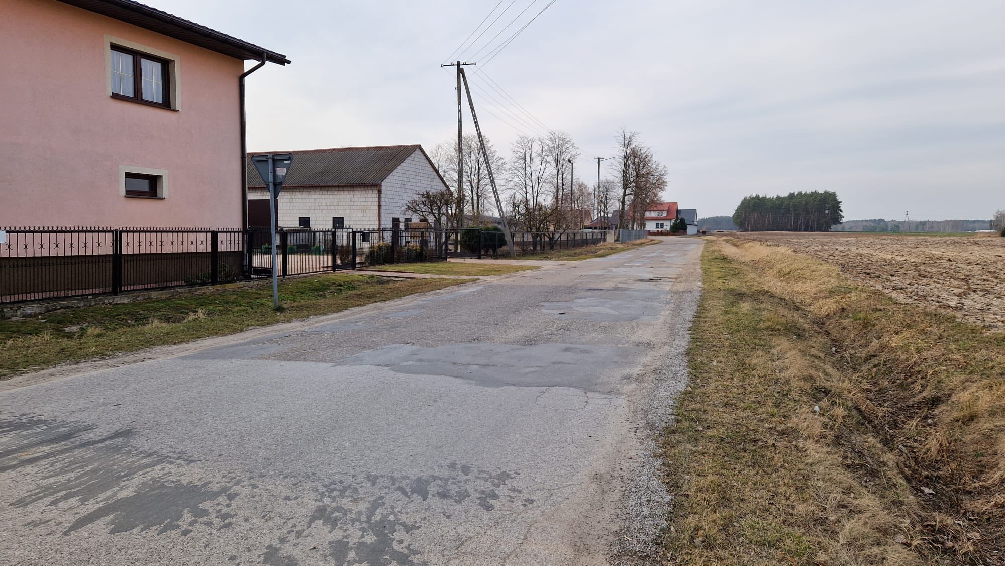 🛣️ W ramach Rządowego Funduszu Rozwoju Dróg Powiat Białobrzeski otrzymał dofinansowanie na realizację zadania pn. „Przebudowa drogi powiatowej nr 1126W Białobrzegi - Bobrek na odcinku Brzeska Wola - Bobrek”.