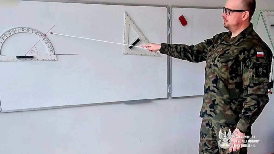 Podwójna misja – wychowywać i służyć. Nauczyciele w mundurach w 6MBOT