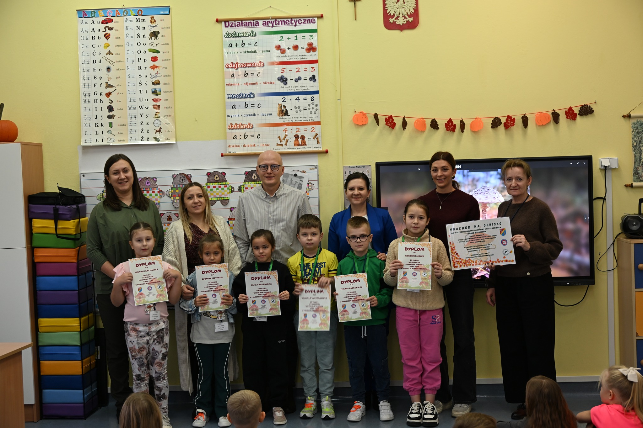 🍄‍🟫W ramach podsumowania konkursu pod nazwą „Grzybowy Artysta Roku 2025 w Powiecie Białobrzeskim” przedstawiciele organizatorów rozpoczęli serię spotkań z młodymi artystami, którzy włożyli ogrom serca w wykonanie prac konkursowych. 🍄‍🟫