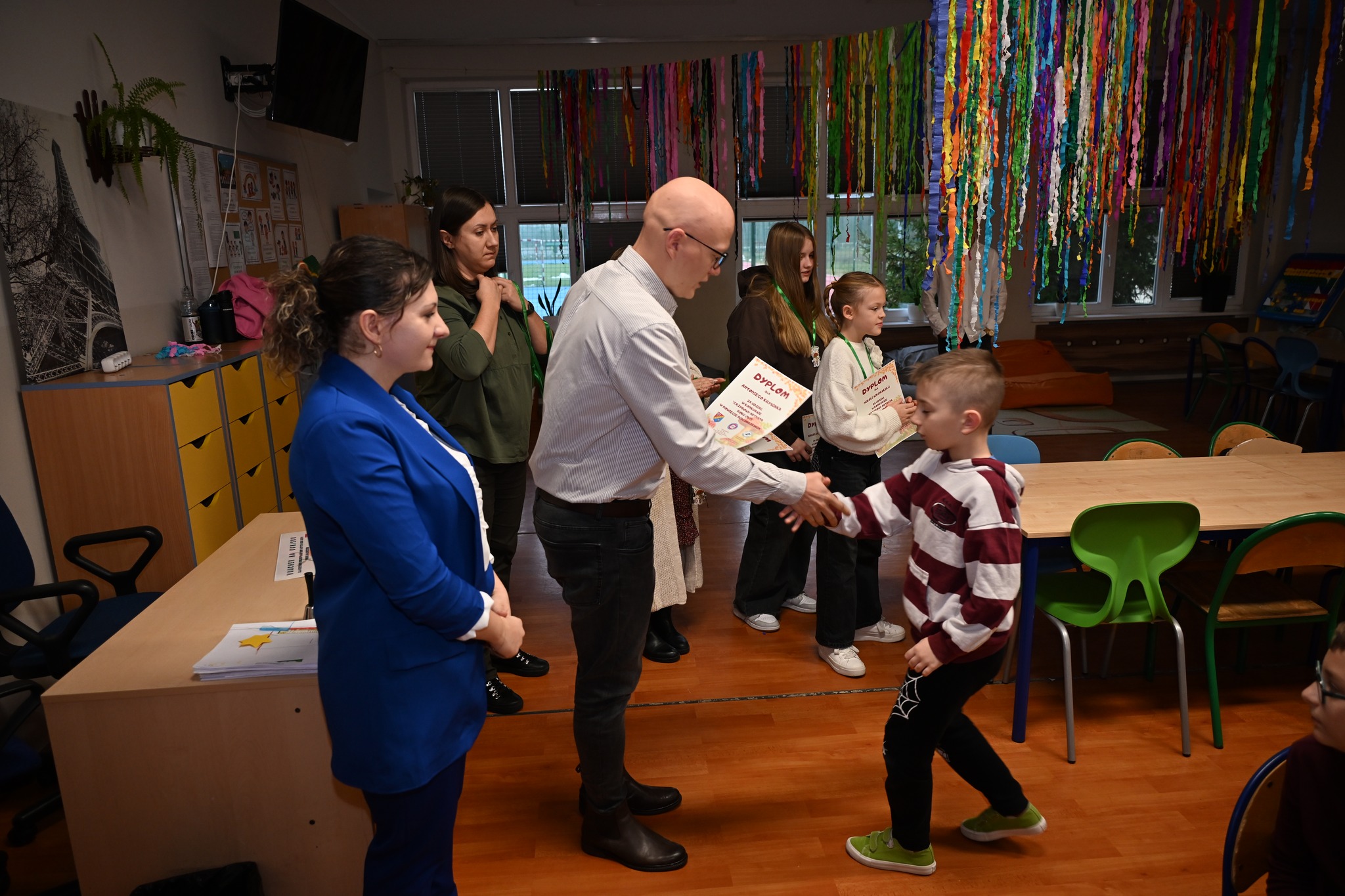 🍄‍🟫W ramach podsumowania konkursu pod nazwą „Grzybowy Artysta Roku 2025 w Powiecie Białobrzeskim” przedstawiciele organizatorów rozpoczęli serię spotkań z młodymi artystami, którzy włożyli ogrom serca w wykonanie prac konkursowych. 🍄‍🟫