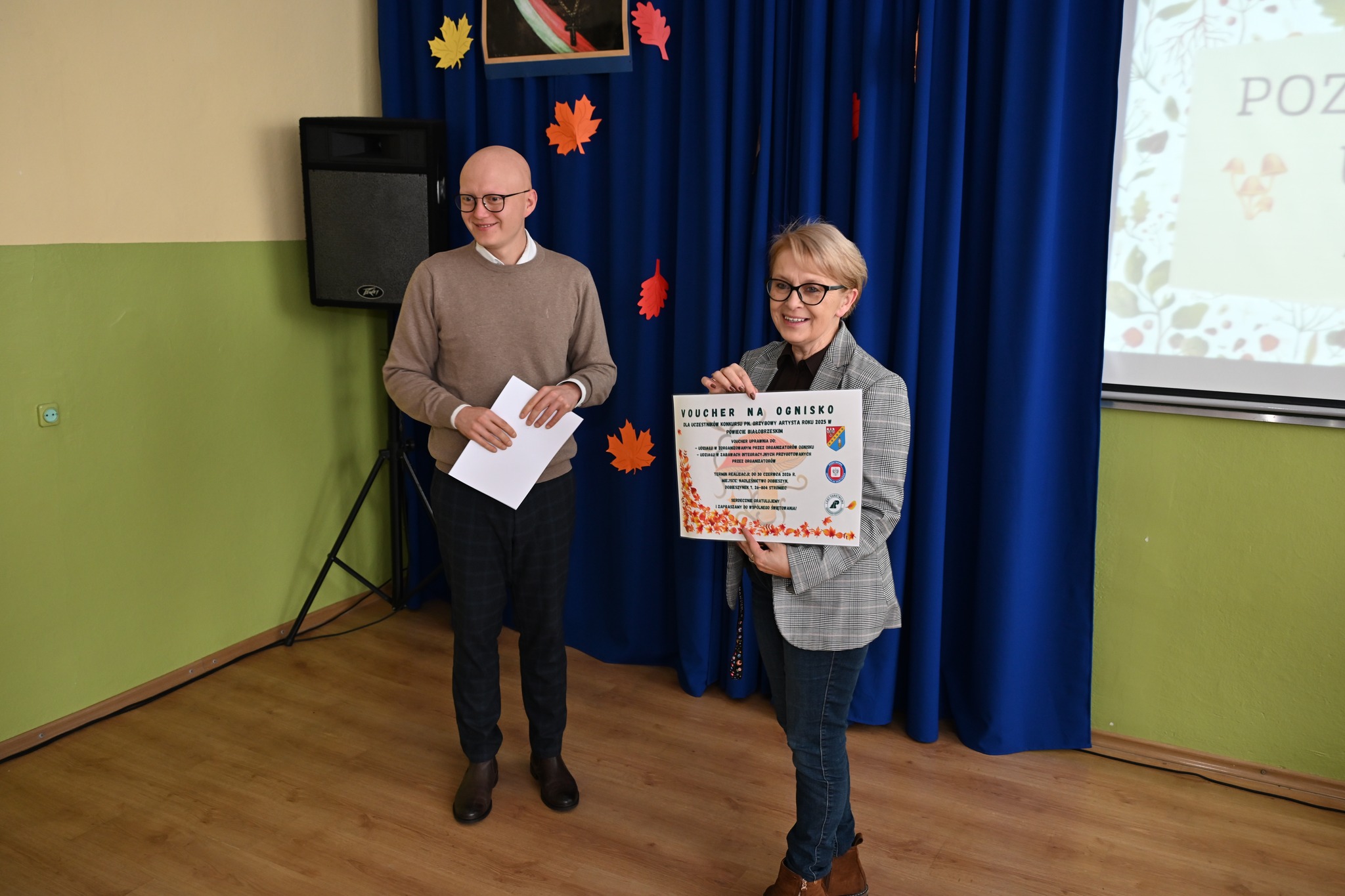 🍄‍🟫W ramach podsumowania konkursu pod nazwą „Grzybowy Artysta Roku 2025 w Powiecie Białobrzeskim” przedstawiciele organizatorów rozpoczęli serię spotkań z młodymi artystami, którzy włożyli ogrom serca w wykonanie prac konkursowych. 🍄‍🟫