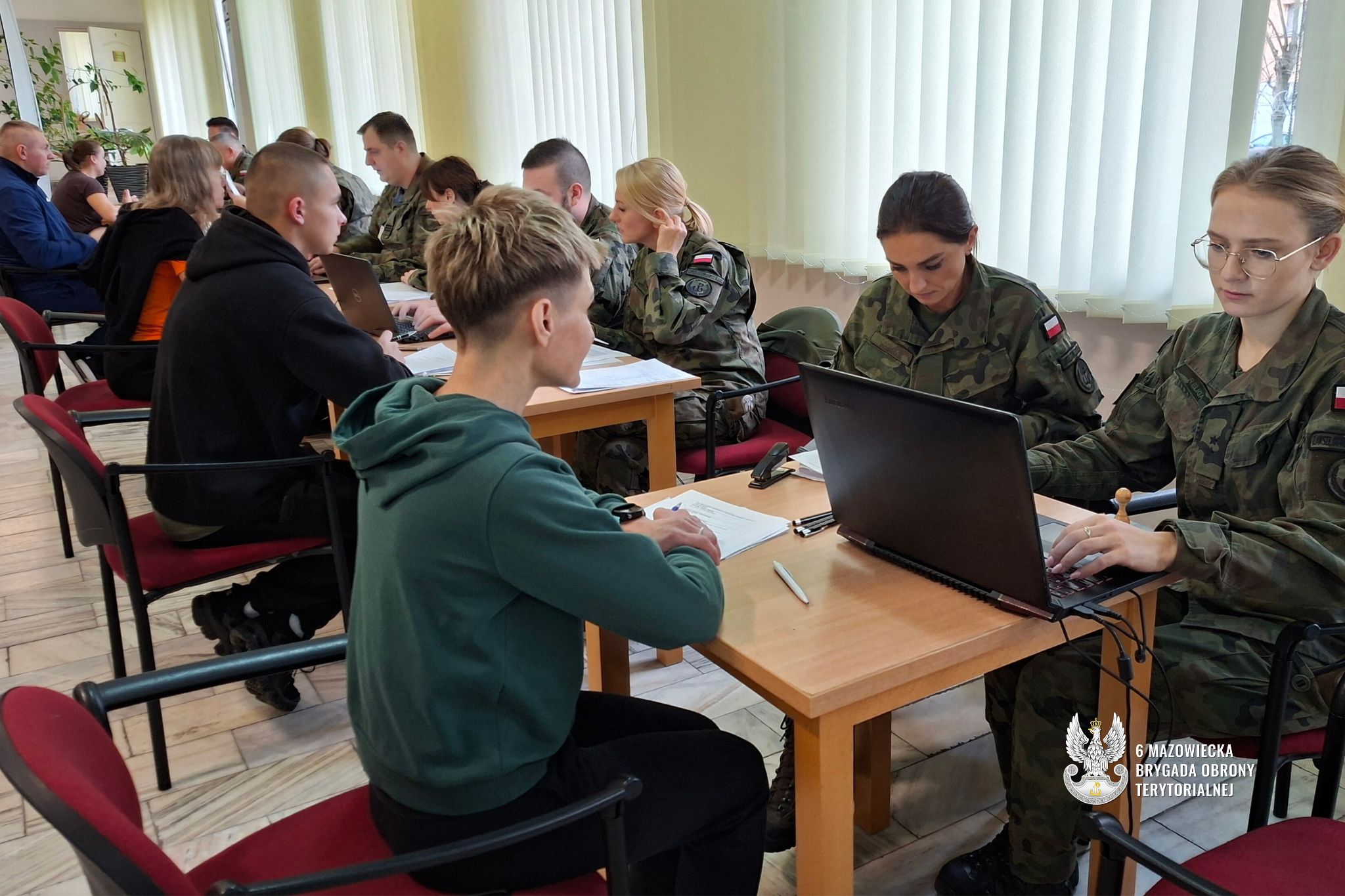 Różne motywacje, jeden cel – blisko stu ochotników wstąpiło do 6MBOT