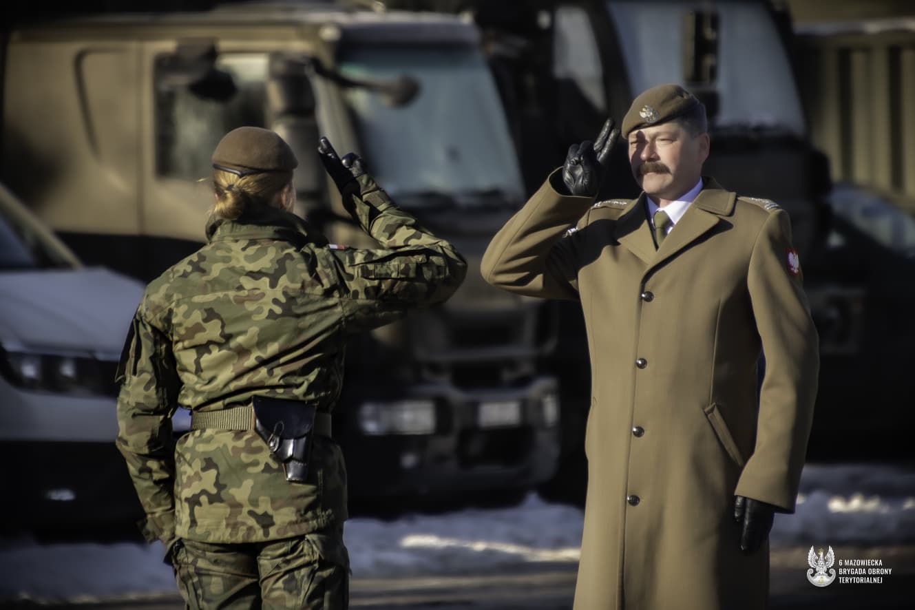 Mróz na polikach i ciepło w sercach! Żołnierze 6MBOT złożyli przysięgę