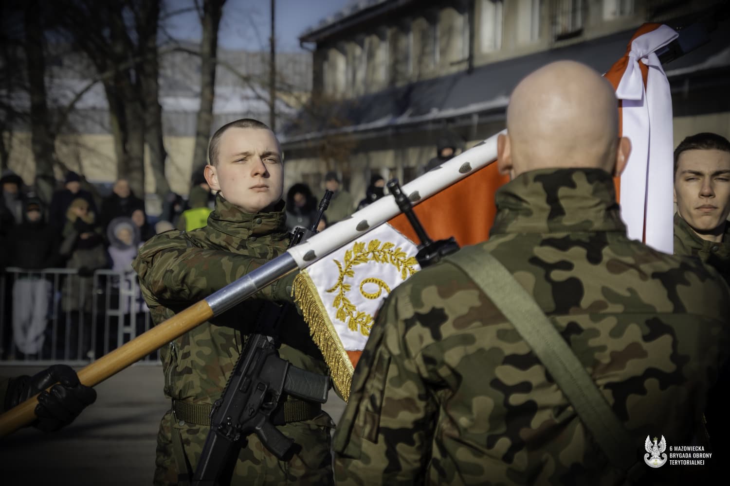 Mróz na polikach i ciepło w sercach! Żołnierze 6MBOT złożyli przysięgę