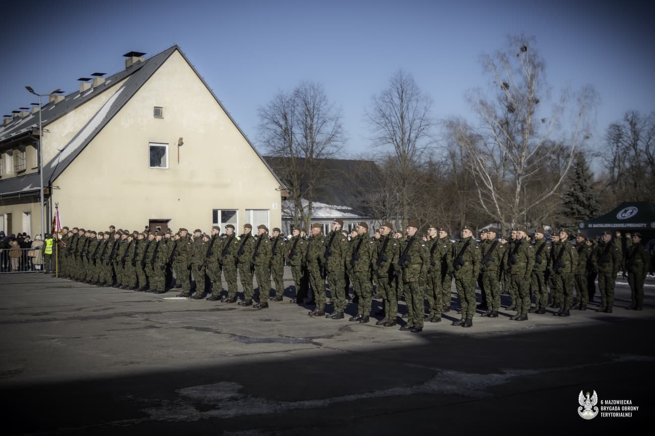 Mróz na polikach i ciepło w sercach! Żołnierze 6MBOT złożyli przysięgę