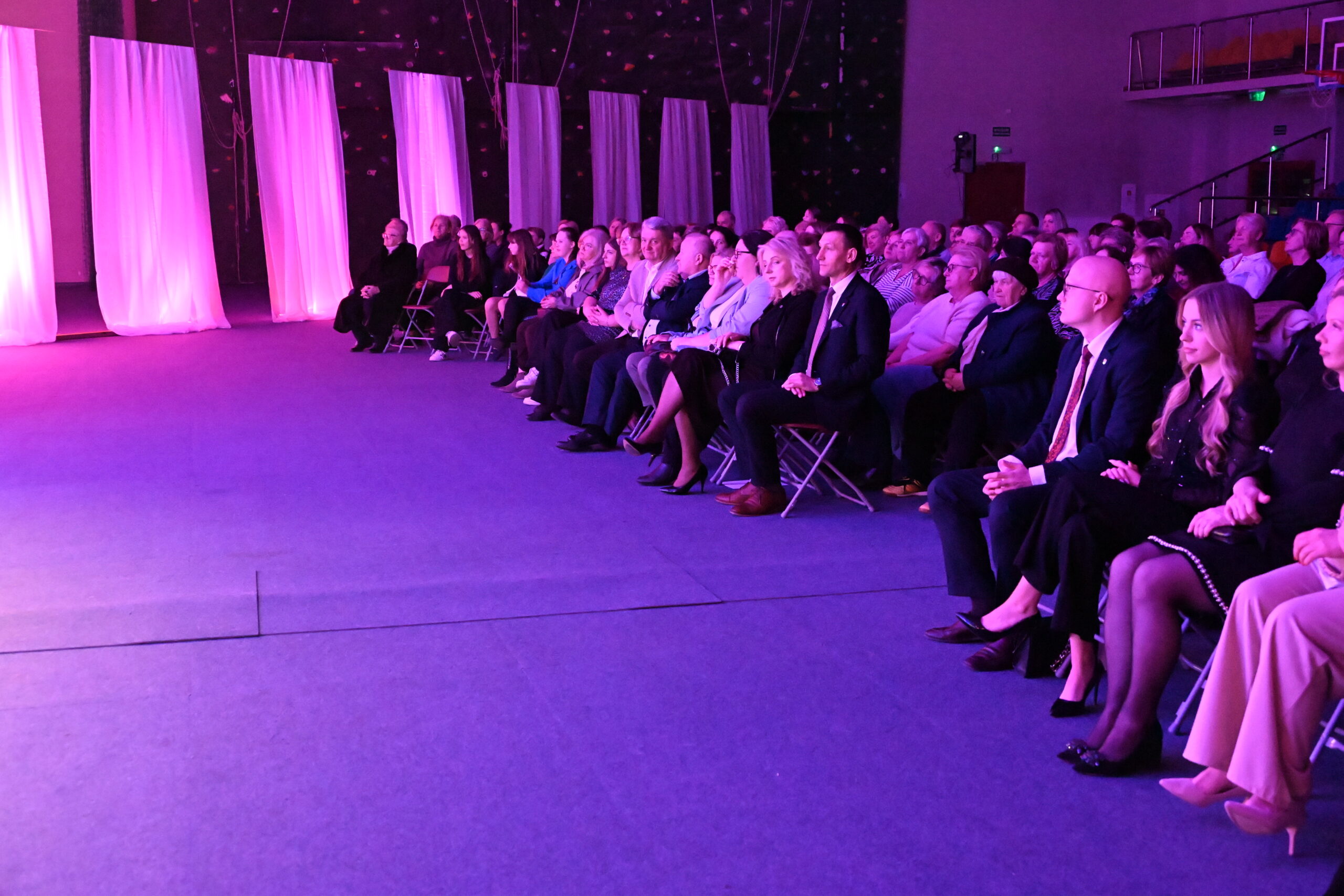 ✨💫 15 marca 2026 roku w Hala Sportowa w Białobrzegach odbył się wyjątkowy Dzień Kobiet z Powiatem Białobrzeskim. 💫✨