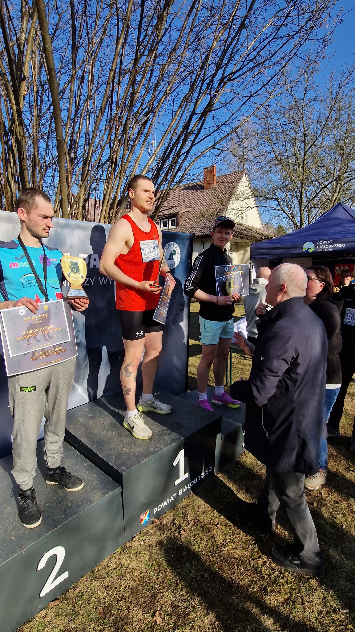 🤍❤️ IV edycja Biegu Pamięci Żołnierzy Wyklętych upamiętniła w Powiecie Białobrzeskim gajowego Bolesława Paszkowskiego ps. Poziomka oraz Aleksandra Młyńskiego ps. Drągal. 🤍❤️