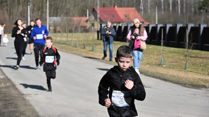 🤍❤️ IV edycja Biegu Pamięci Żołnierzy Wyklętych upamiętniła w Powiecie Białobrzeskim gajowego Bolesława Paszkowskiego ps. Poziomka oraz Aleksandra Młyńskiego ps. Drągal. 🤍❤️