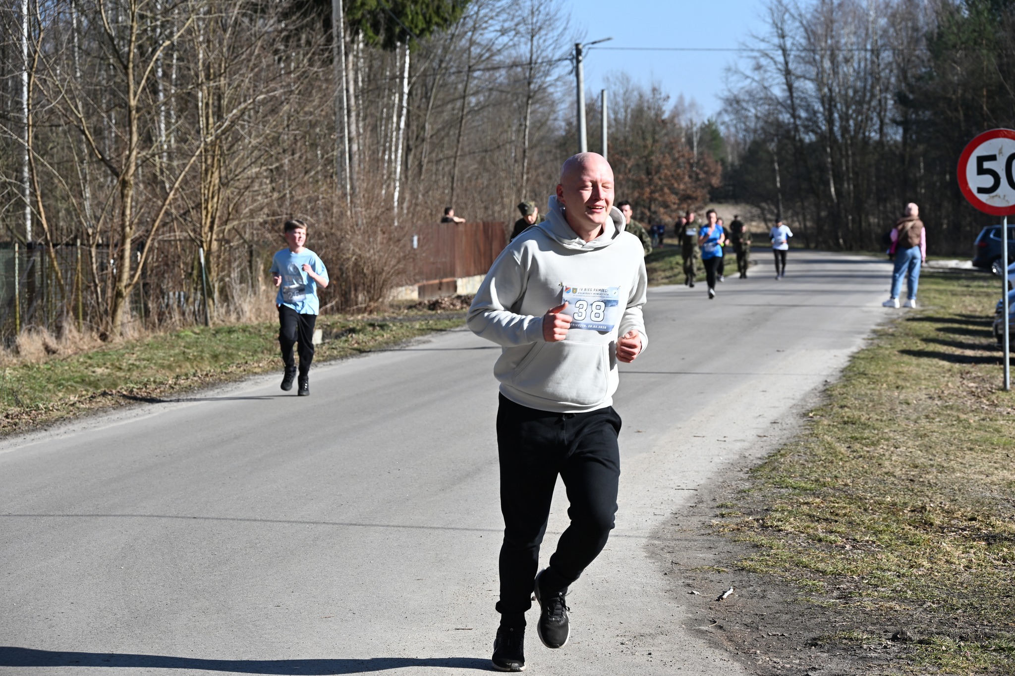 🤍❤️ IV edycja Biegu Pamięci Żołnierzy Wyklętych upamiętniła w Powiecie Białobrzeskim gajowego Bolesława Paszkowskiego ps. Poziomka oraz Aleksandra Młyńskiego ps. Drągal. 🤍❤️