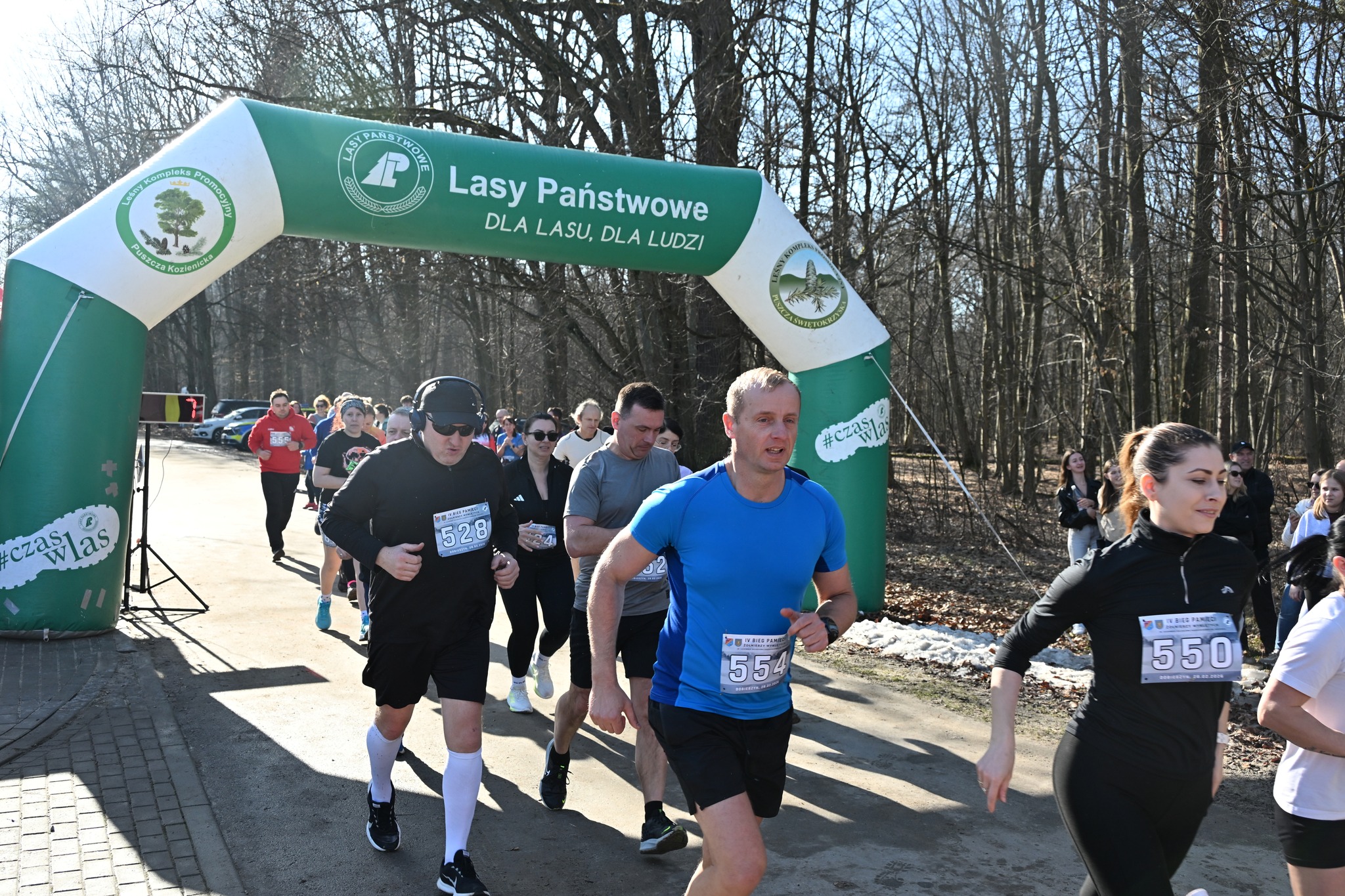 🤍❤️ IV edycja Biegu Pamięci Żołnierzy Wyklętych upamiętniła w Powiecie Białobrzeskim gajowego Bolesława Paszkowskiego ps. Poziomka oraz Aleksandra Młyńskiego ps. Drągal. 🤍❤️