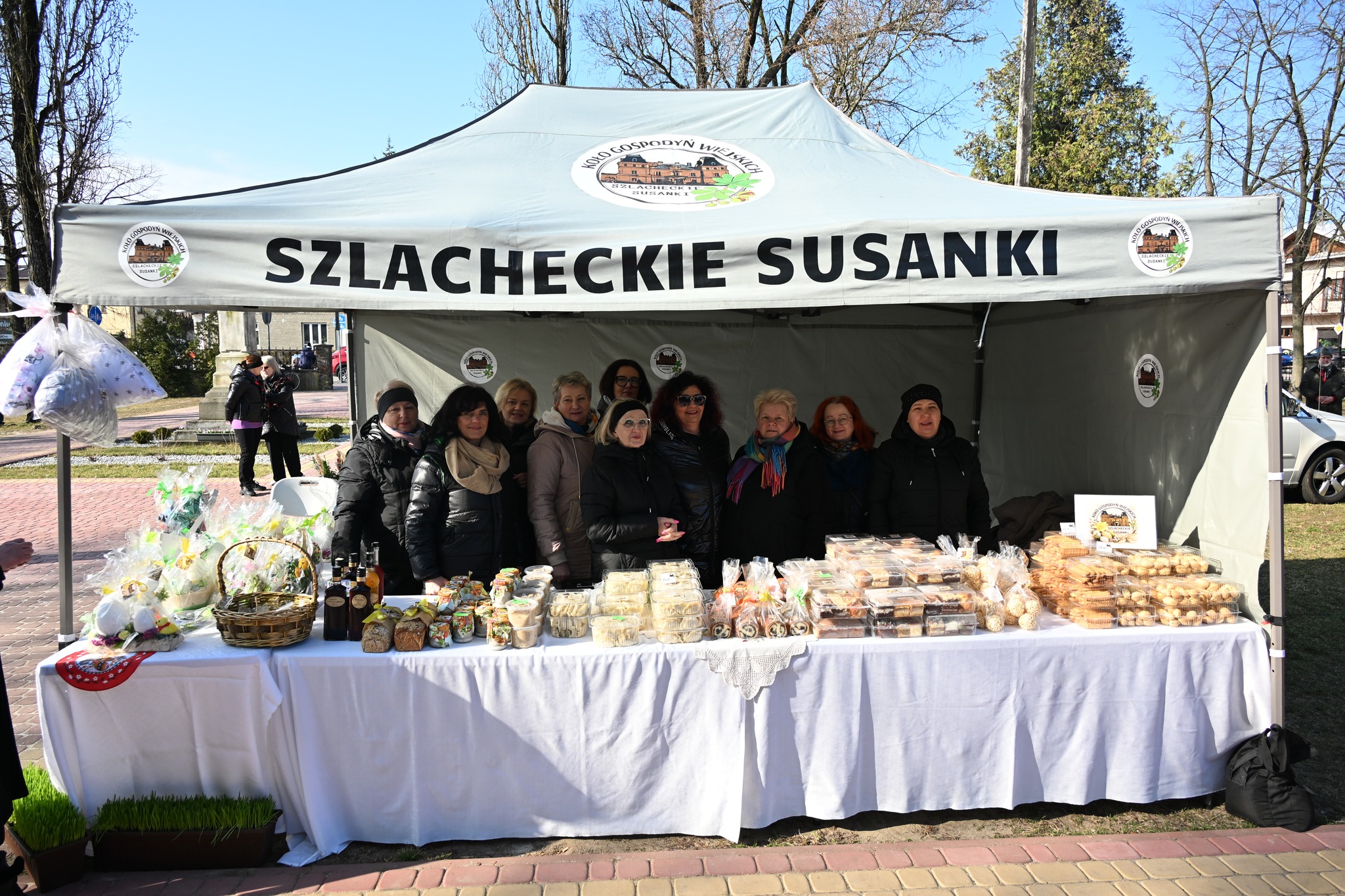 🌿🐣 22 marca - tradycyjnie na tydzień przed Niedzielą Palmową - na placu kościelnym przy Kościele Parafialnym Parafia Świętej Trójcy w Białobrzegach odbył się Powiatowy Kiermasz Wielkanocny Kół Gospodyń Wiejskich z terenu Powiatu Białobrzeskiego. 🌿🐣