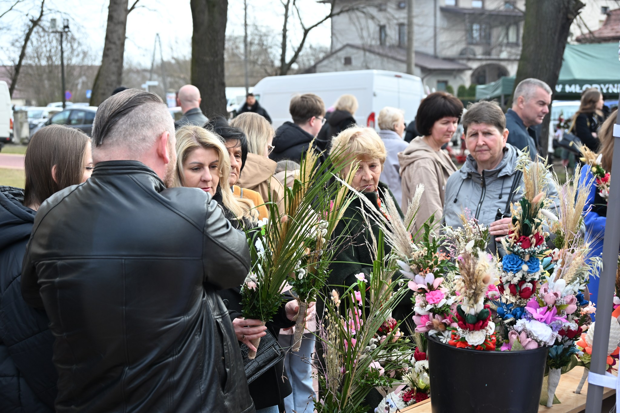 🌿🐣 22 marca - tradycyjnie na tydzień przed Niedzielą Palmową - na placu kościelnym przy Kościele Parafialnym Parafia Świętej Trójcy w Białobrzegach odbył się Powiatowy Kiermasz Wielkanocny Kół Gospodyń Wiejskich z terenu Powiatu Białobrzeskiego. 🌿🐣