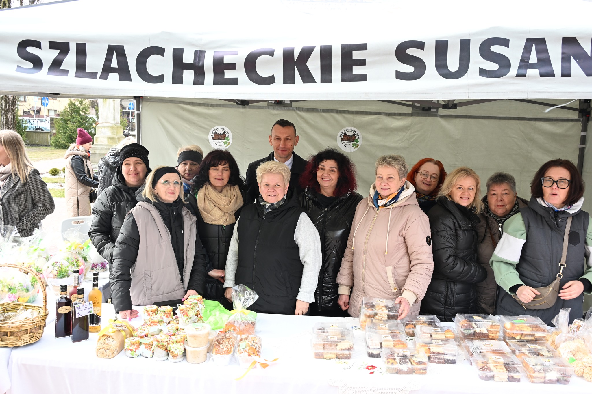 🌿🐣 22 marca - tradycyjnie na tydzień przed Niedzielą Palmową - na placu kościelnym przy Kościele Parafialnym Parafia Świętej Trójcy w Białobrzegach odbył się Powiatowy Kiermasz Wielkanocny Kół Gospodyń Wiejskich z terenu Powiatu Białobrzeskiego. 🌿🐣