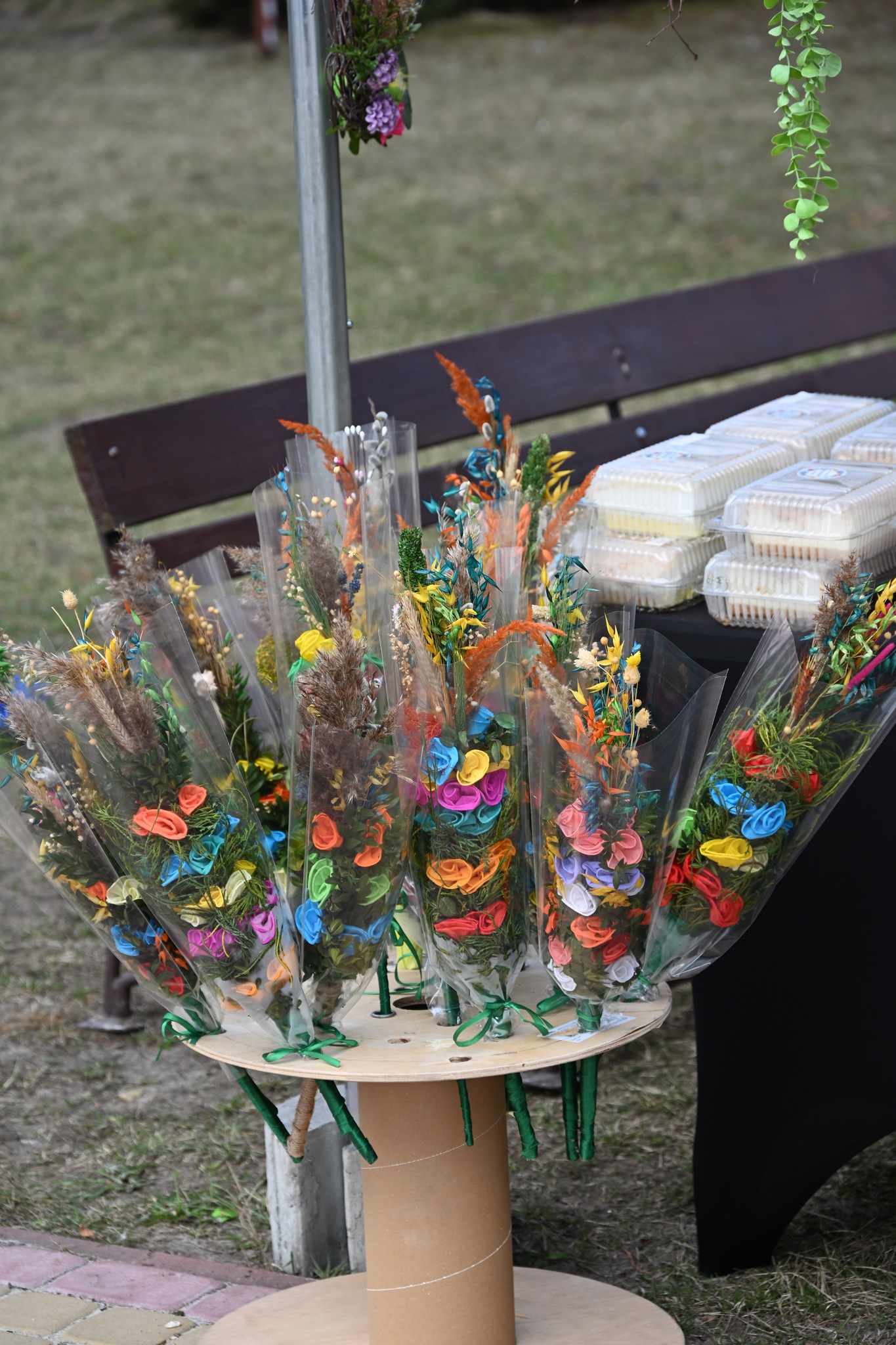 🌿🐣 22 marca - tradycyjnie na tydzień przed Niedzielą Palmową - na placu kościelnym przy Kościele Parafialnym Parafia Świętej Trójcy w Białobrzegach odbył się Powiatowy Kiermasz Wielkanocny Kół Gospodyń Wiejskich z terenu Powiatu Białobrzeskiego. 🌿🐣