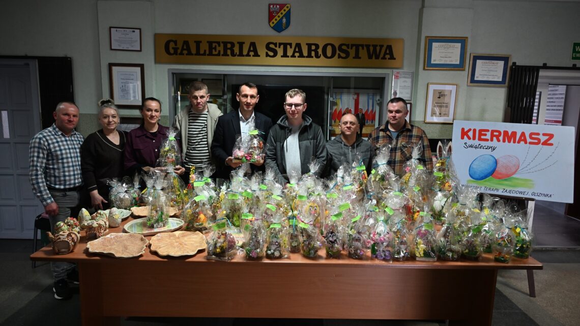 Tradycyjnie w okresie przedświątecznym gościmy w budynku przy Pl. Zygmunta Starego 9 uczestników i opiekunów Warsztat Terapii Zajęciowej "Olszynka". Nie mogło być inaczej w roku bieżącym.