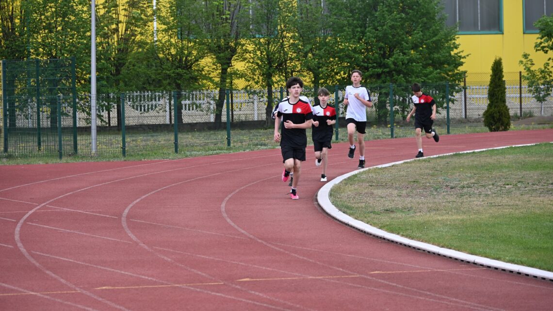 🏃‍♀️🏃‍♂️ 7 maja 2026 r. na Stadion Miejski im. Zygmunta Siedleckiego odbyły się Mistrzostwa Powiatu w Czwórboju Lekkoatletycznym. 🏆 W zawodach udział wzięło 5 szkół z terenu powiatu, a młodzi sportowcy rywalizowali w atmosferze fair play 🤝, prezentując wysoki poziom sportowy oraz ogromne zaangażowanie. 💪