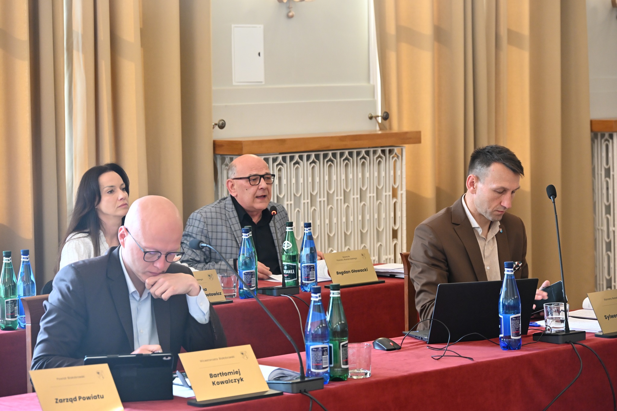 ✋ Radni Powiatu Białobrzeskiego spotkali się dziś na kolejnej Sesji. Ze względu na konieczność podjęcia pilnych działań związanych z pozyskanymi środkami zewnętrznymi na wniosek Zarządu Powiatu została ona zwołana w trybie nadzwyczajnym. 📑