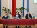 ✋ Radni Powiatu Białobrzeskiego spotkali się dziś na kolejnej Sesji. Ze względu na konieczność podjęcia pilnych działań związanych z pozyskanymi środkami zewnętrznymi na wniosek Zarządu Powiatu została ona zwołana w trybie nadzwyczajnym. 📑