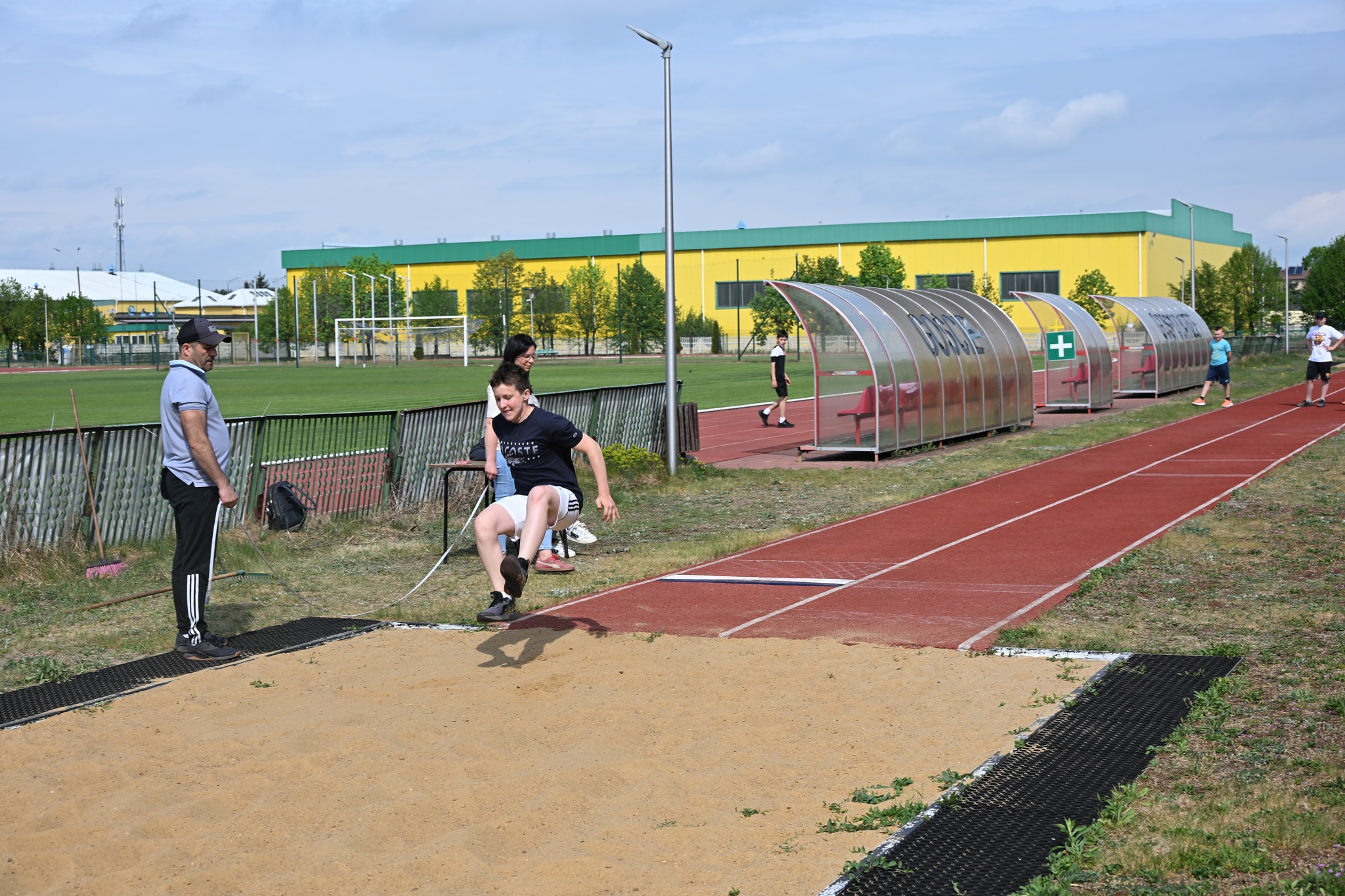 🏃‍♀️🏃‍♂️ 7 maja 2026 r. na Stadion Miejski im. Zygmunta Siedleckiego odbyły się Mistrzostwa Powiatu w Czwórboju Lekkoatletycznym. 🏆 W zawodach udział wzięło 5 szkół z terenu powiatu, a młodzi sportowcy rywalizowali w atmosferze fair play 🤝, prezentując wysoki poziom sportowy oraz ogromne zaangażowanie. 💪