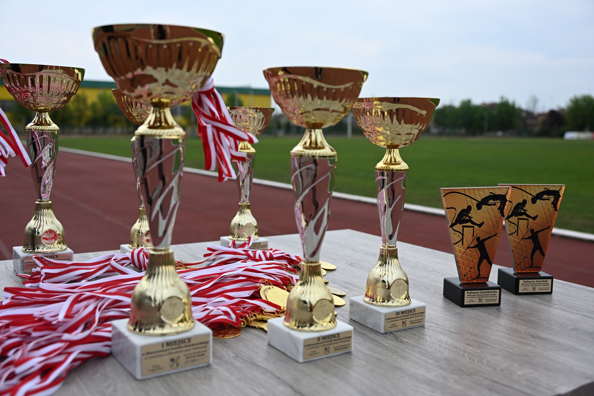 🏃‍♀️🏃‍♂️ 7 maja 2026 r. na Stadion Miejski im. Zygmunta Siedleckiego odbyły się Mistrzostwa Powiatu w Czwórboju Lekkoatletycznym. 🏆 W zawodach udział wzięło 5 szkół z terenu powiatu, a młodzi sportowcy rywalizowali w atmosferze fair play 🤝, prezentując wysoki poziom sportowy oraz ogromne zaangażowanie. 💪