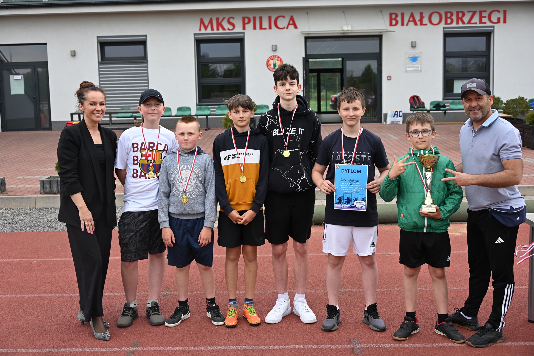 🏃‍♀️🏃‍♂️ 7 maja 2026 r. na Stadion Miejski im. Zygmunta Siedleckiego odbyły się Mistrzostwa Powiatu w Czwórboju Lekkoatletycznym. 🏆 W zawodach udział wzięło 5 szkół z terenu powiatu, a młodzi sportowcy rywalizowali w atmosferze fair play 🤝, prezentując wysoki poziom sportowy oraz ogromne zaangażowanie. 💪