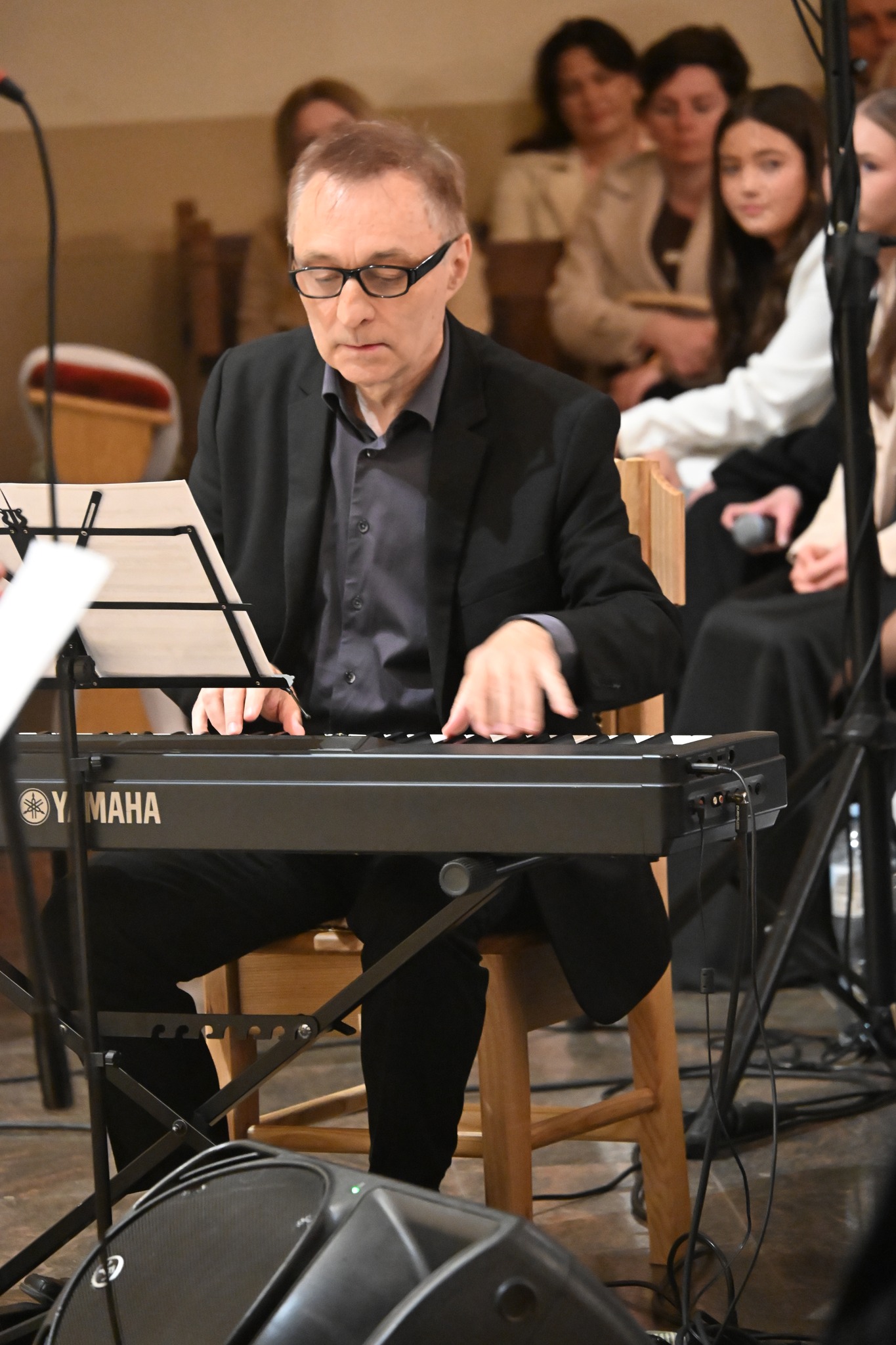Wiesław Ochman, Krystian Ochman oraz Robert Grudzień zachwycili sentymentalną podróżą przez różne zakątki muzycznej krainy. 🤩 W Powiat Białobrzeski Artystom towarzyszyły wokalistki z Liceum Ogólnokształcące im. Armii Krajowej w Białobrzegach oraz Chór Szkolny z Publiczna Szkoła Podstawowa nr 1 im. KEN Białobrzegi pod dyrekcją Agaty Kowalczyk. 🎼 Pełna relacja z wydarzenia już wkrótce! 😍 Byliście z nami tego wieczoru? 🧐Podzielcie się wrażeniami w komentarzach! 🥹