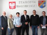 🛣️ Podpisano umowę na budowę chodnika przy ul. Kopernika w Wyśmierzycach. Wkrótce rozpoczną się prace budowlane. W ramach postępowania przetargowego wyłoniono Wykonawcę zadania: P.H.U Marbruk Marcin Jakubczyk. Firma zrealizuje zadanie za kwotę 201 558,87 zł. 💵