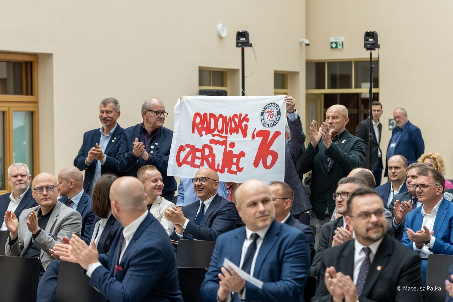 🏛️ 19 maja 2026 roku w Radomiu odbyła się wyjazdowa sesja Sejmik Województwa Mazowieckiego. Na zaproszenie Przewodniczącego Sejmiku Pana Ludwika Rakowskiego w posiedzeniu wzięła udział delegacja Powiatu Białobrzeskiego: Przewodnicząca Rady Powiatu Anna Dudkiewicz, Starosta Sylwester Korgul oraz wicestarosta Bartłomiej Kowalczyk. 👨🏻‍💼