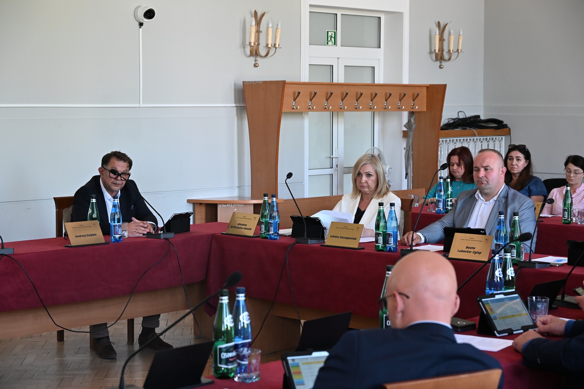 ✋ Zarząd Powiatu Białobrzeskiego uzyskał absolutorium i wotum zaufania. To coroczna procedura oceniająca wykonania budżetu Powiatu oraz prawidłowe wywiązanie się z obowiązków w danym roku budżetowym. Uchwały ws. udzielenia absolutorium za 2025 r. oraz wotum zaufania zostały podjęte jednomyślnie – 15 Radnych Rady Powiatu Białobrzeskiego głosowało „za”. ✅