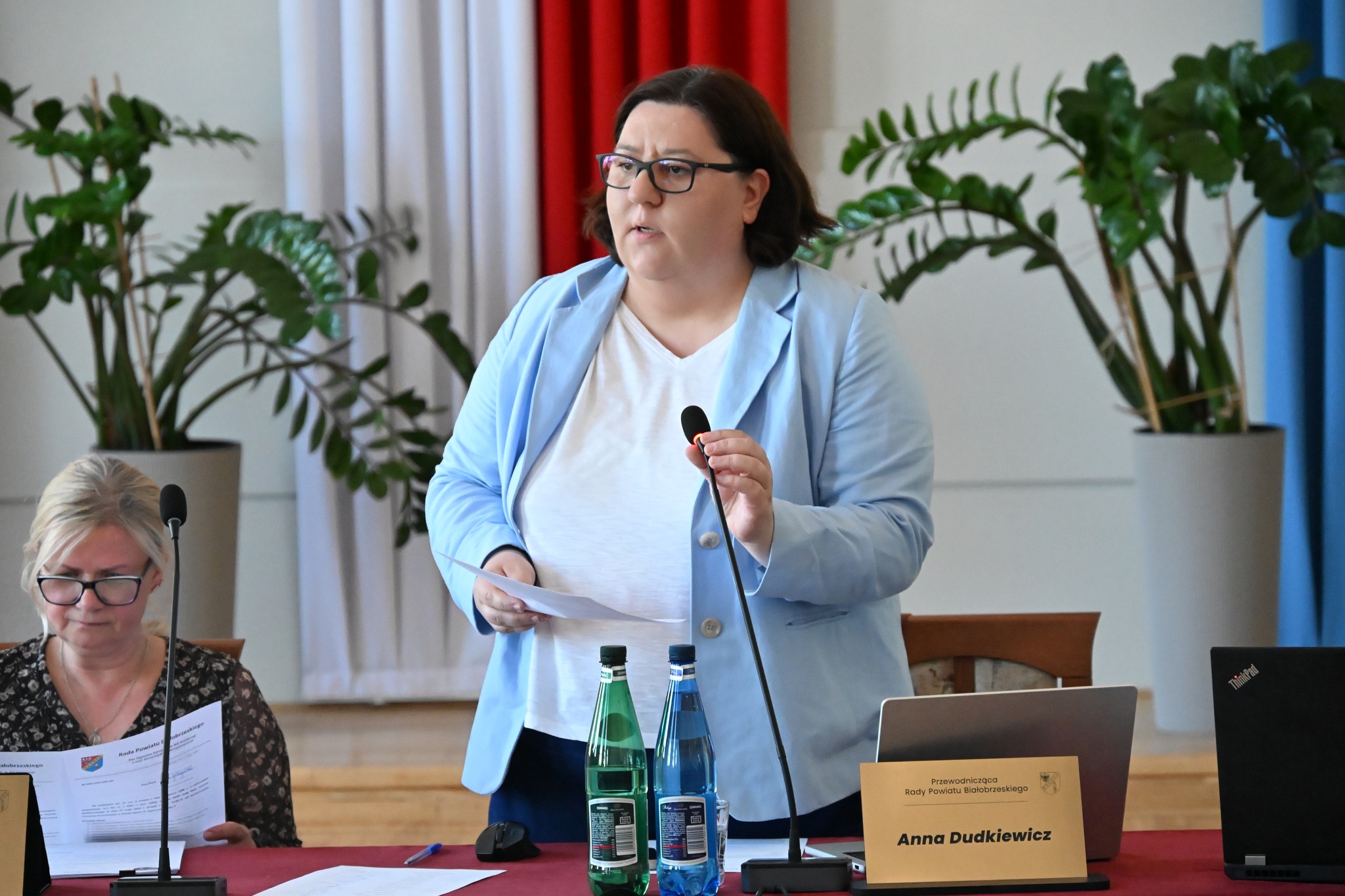 ✋ Zarząd Powiatu Białobrzeskiego uzyskał absolutorium i wotum zaufania. To coroczna procedura oceniająca wykonania budżetu Powiatu oraz prawidłowe wywiązanie się z obowiązków w danym roku budżetowym. Uchwały ws. udzielenia absolutorium za 2025 r. oraz wotum zaufania zostały podjęte jednomyślnie – 15 Radnych Rady Powiatu Białobrzeskiego głosowało „za”. ✅