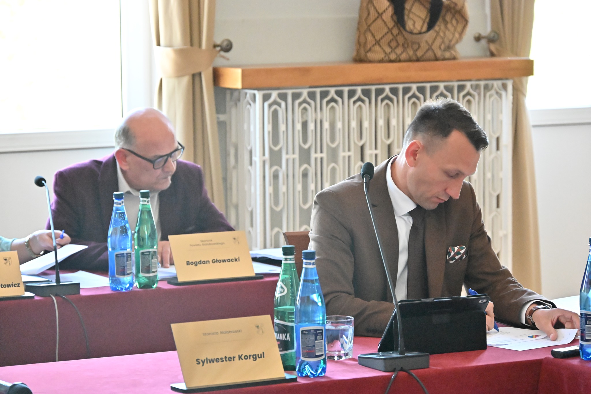 ✋ Zarząd Powiatu Białobrzeskiego uzyskał absolutorium i wotum zaufania. To coroczna procedura oceniająca wykonania budżetu Powiatu oraz prawidłowe wywiązanie się z obowiązków w danym roku budżetowym. Uchwały ws. udzielenia absolutorium za 2025 r. oraz wotum zaufania zostały podjęte jednomyślnie – 15 Radnych Rady Powiatu Białobrzeskiego głosowało „za”. ✅