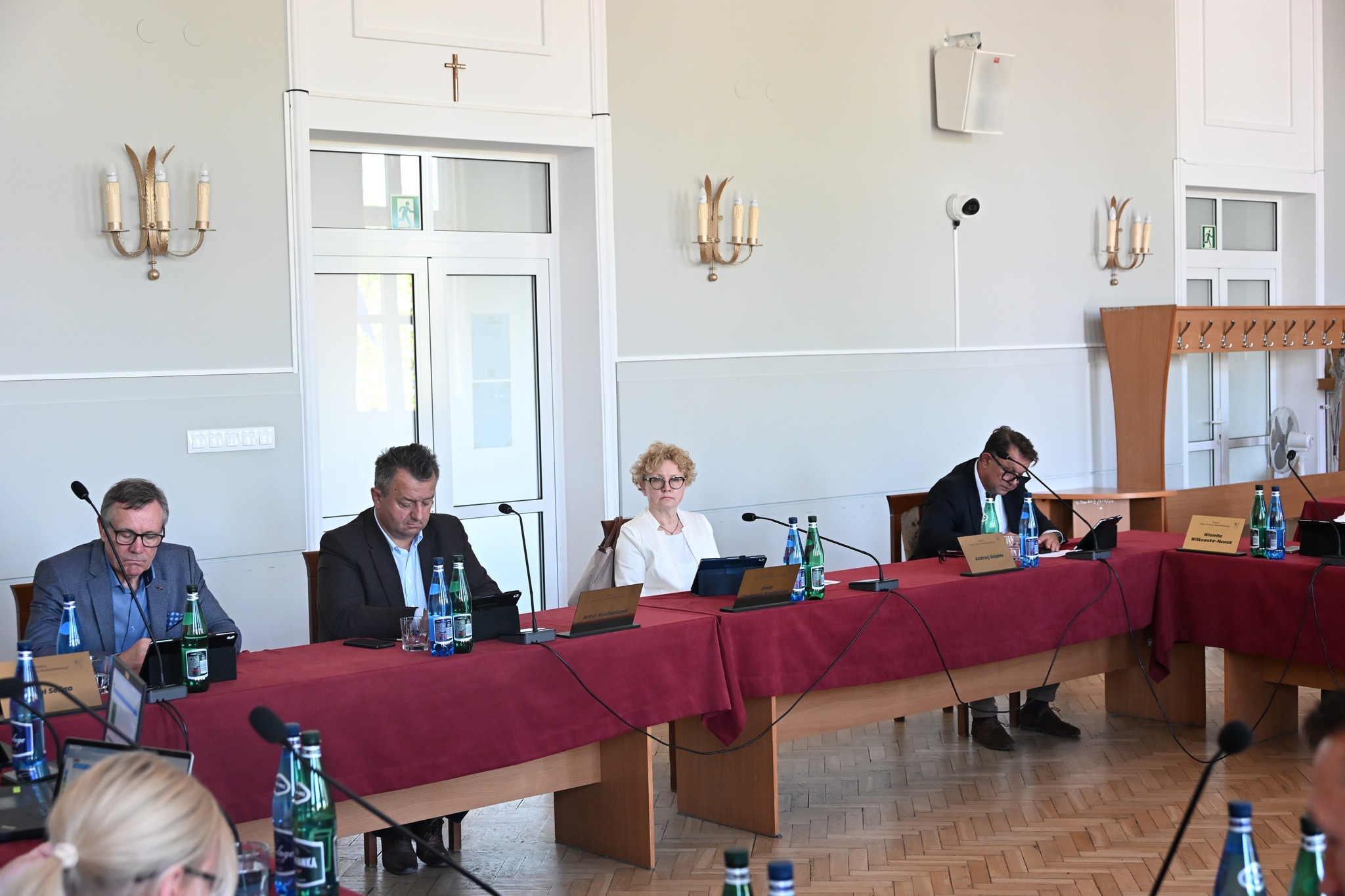 ✋ Zarząd Powiatu Białobrzeskiego uzyskał absolutorium i wotum zaufania. To coroczna procedura oceniająca wykonania budżetu Powiatu oraz prawidłowe wywiązanie się z obowiązków w danym roku budżetowym. Uchwały ws. udzielenia absolutorium za 2025 r. oraz wotum zaufania zostały podjęte jednomyślnie – 15 Radnych Rady Powiatu Białobrzeskiego głosowało „za”. ✅